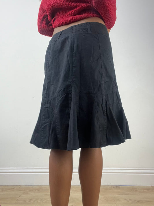 BEST PICKS | talla: M · color: negro · prenda: falda · detalles: plisado + largo midi
