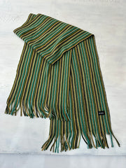 WINTER FAVOURITES | couleur: jaune + vert · matière: maille · article: écharpe · détails: rayures