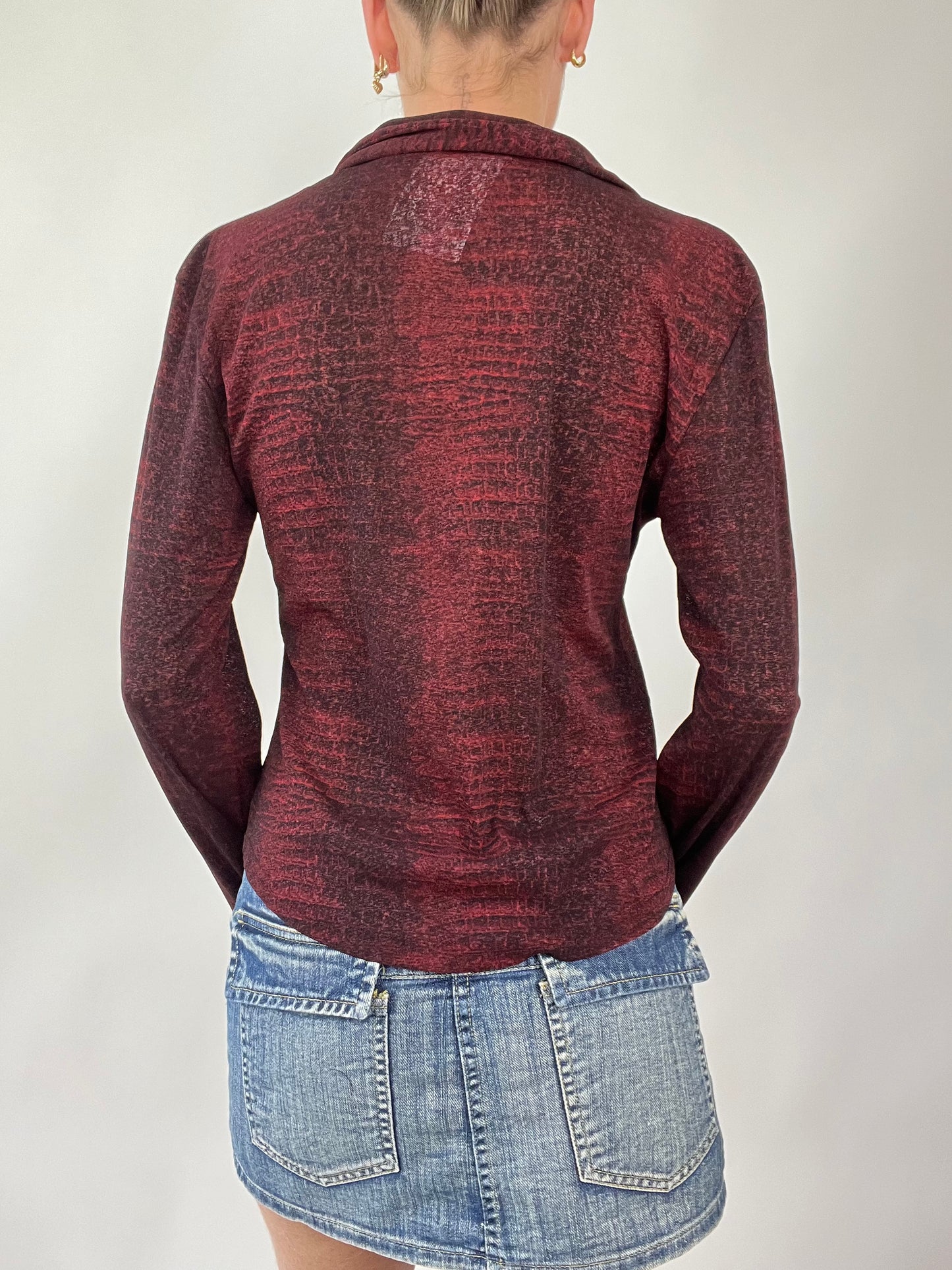 💻 TAYLOR SWIFT DROP | medium red snakeskin button up long sleeved shirt
