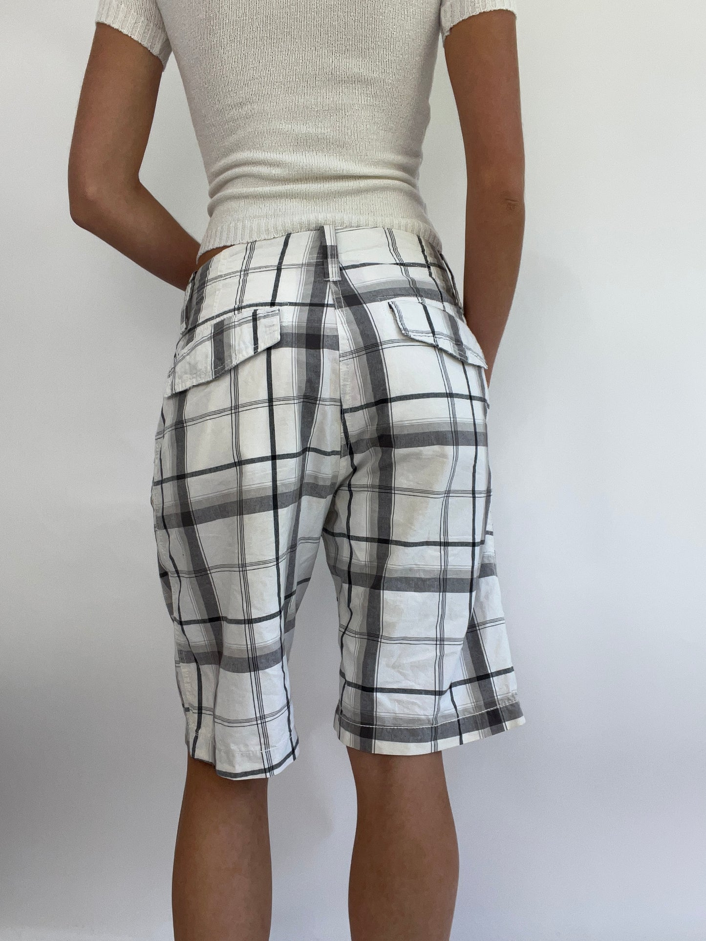 MADELINE ARGY DROP | medium white cargo linen jorts with grey checkered print