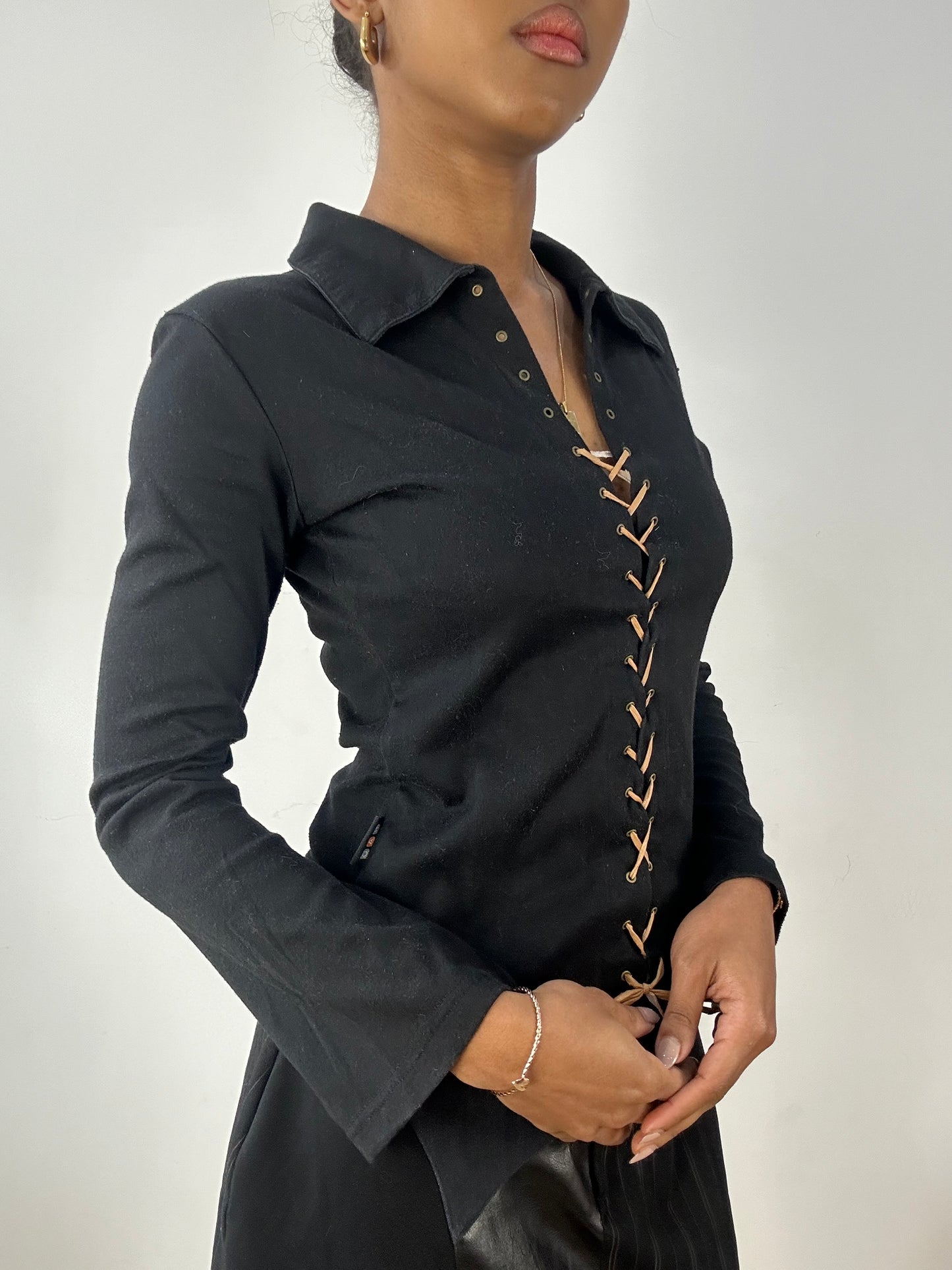 vintage edit fifteen | small black lace up style top