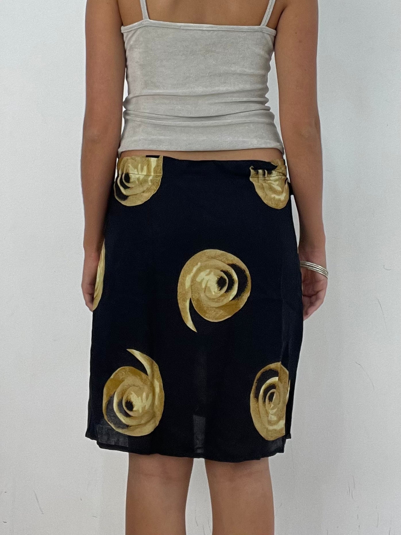 VINTAGE PICKS | medium tie side black beach skirt