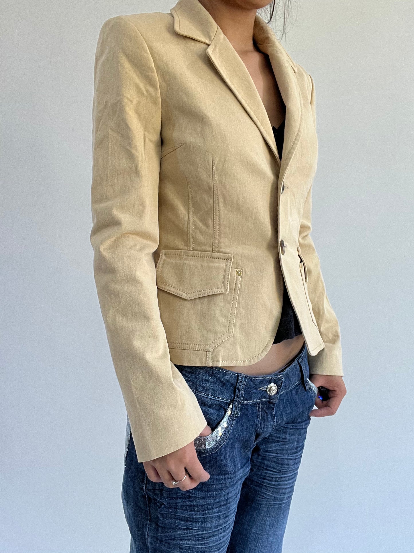 autumn picks |small cream yellow suit style jacket with pockets detail