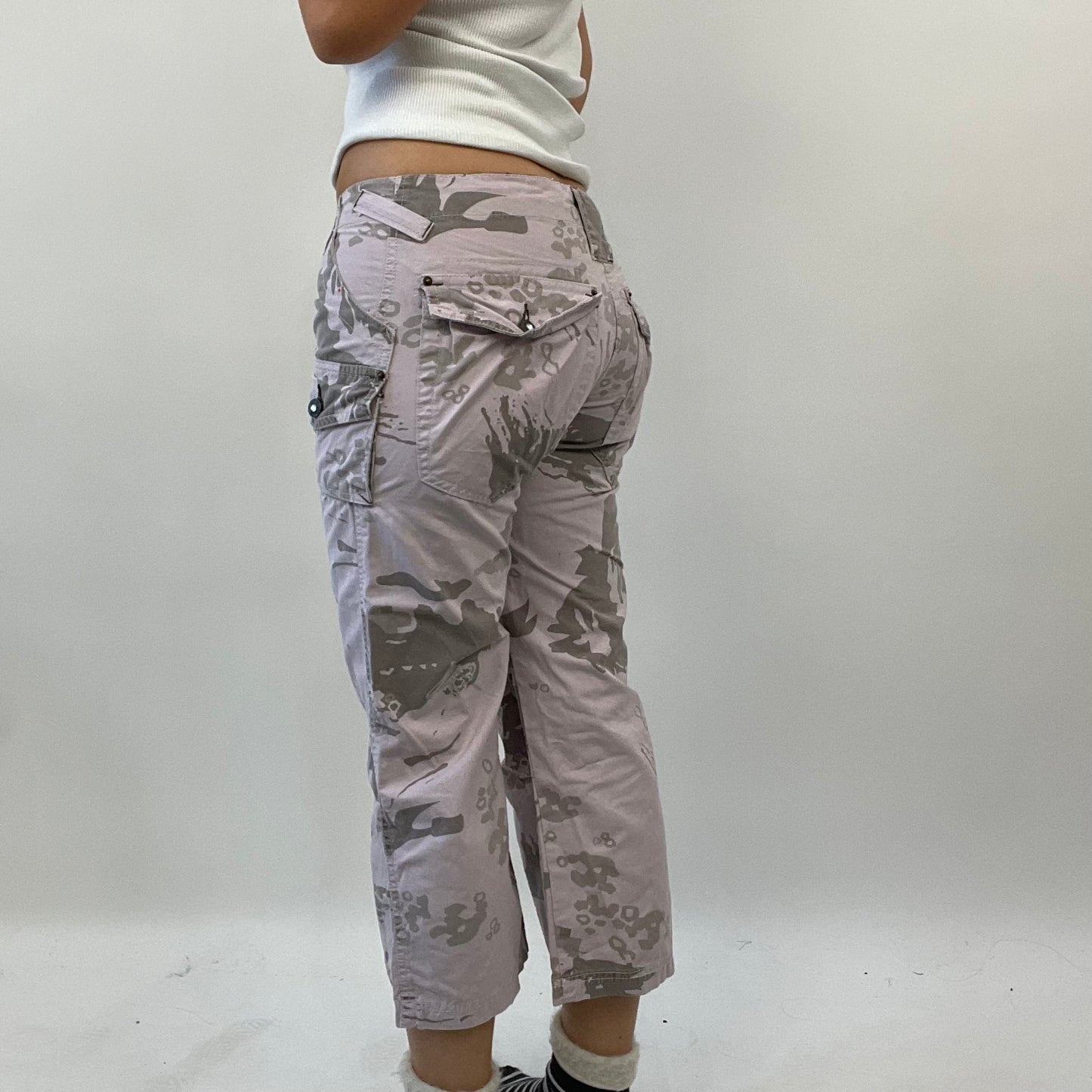 BEST PICKS | small pink camo print 3/4 length cargo trousers