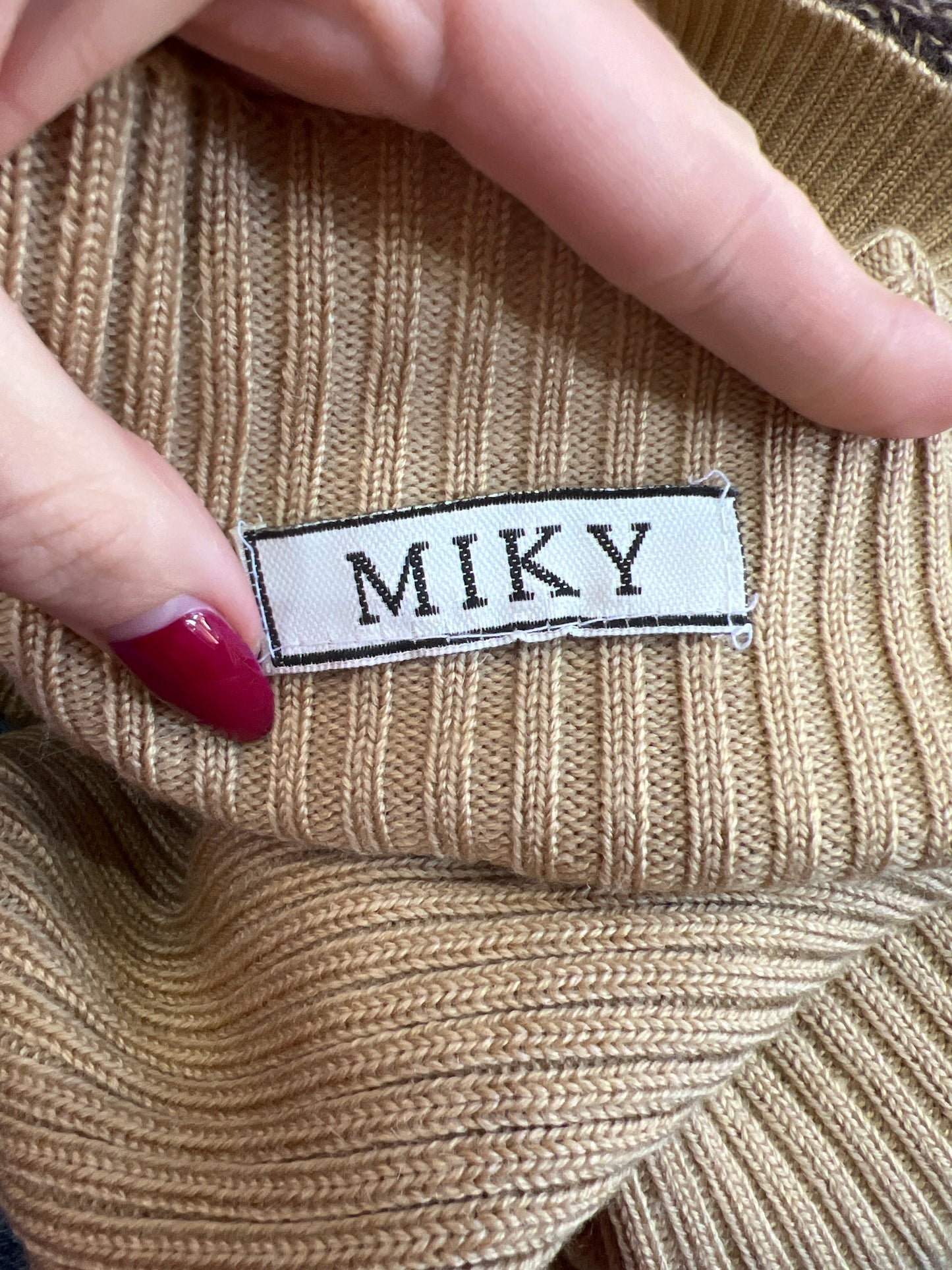 vintage edit sixteen | small beige ribbed dual zip jumper