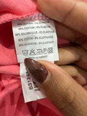 💻 athleisure edit | Rosto de coral rosa, vestido feminino
