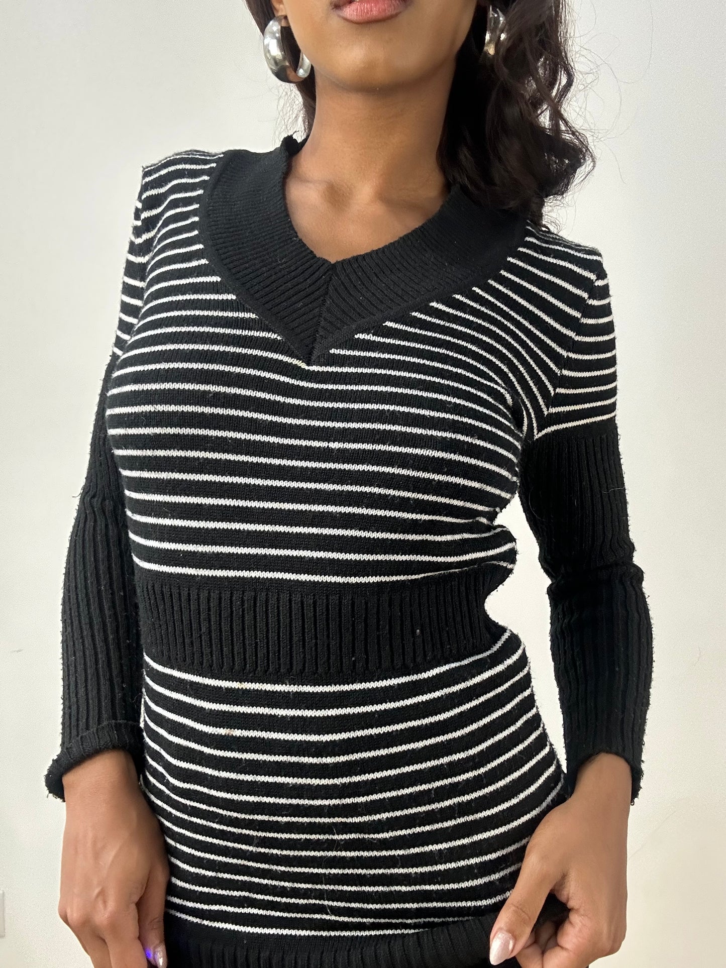 BEST PICKS | small black knit jumper with white stripe print