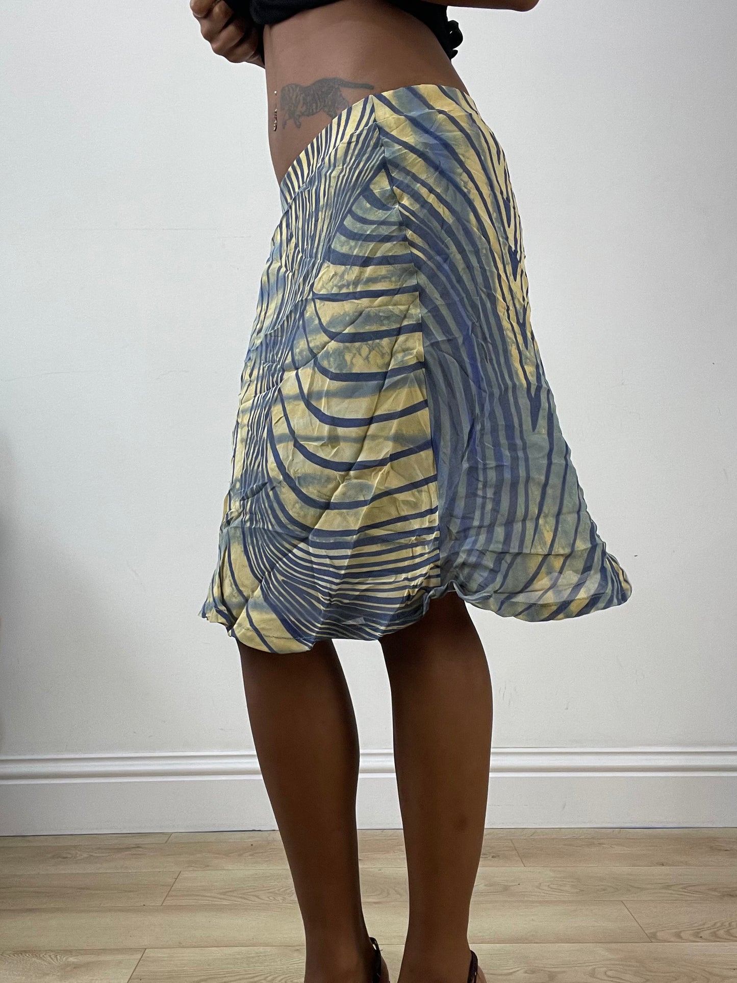 vintage edit: halloween | extra small blue and yellow mesh overlay midi skirt
