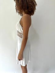 festival drop | taille: M · couleur: blanc · matière: crochet · article: robe · détails: encolure dos-nu + longueur mini