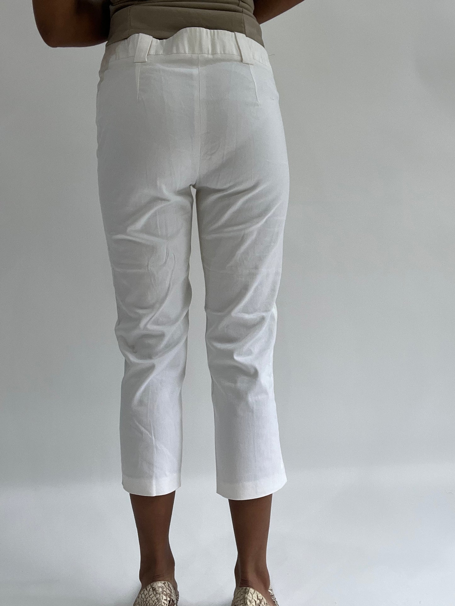 BEST PICKS | small white lace up ribbon cropped trousers