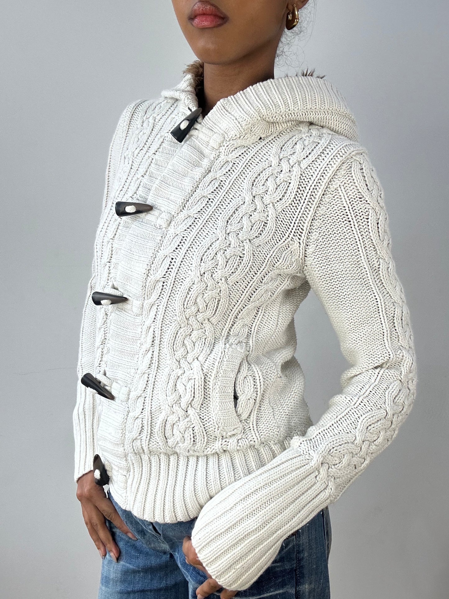 vintage edit fifteen | medium white knit and faux fur pimkie hooded jumper