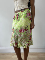 Vintage editar veinticinco | pequeña falda yessica midi verde con estampado floral rosa