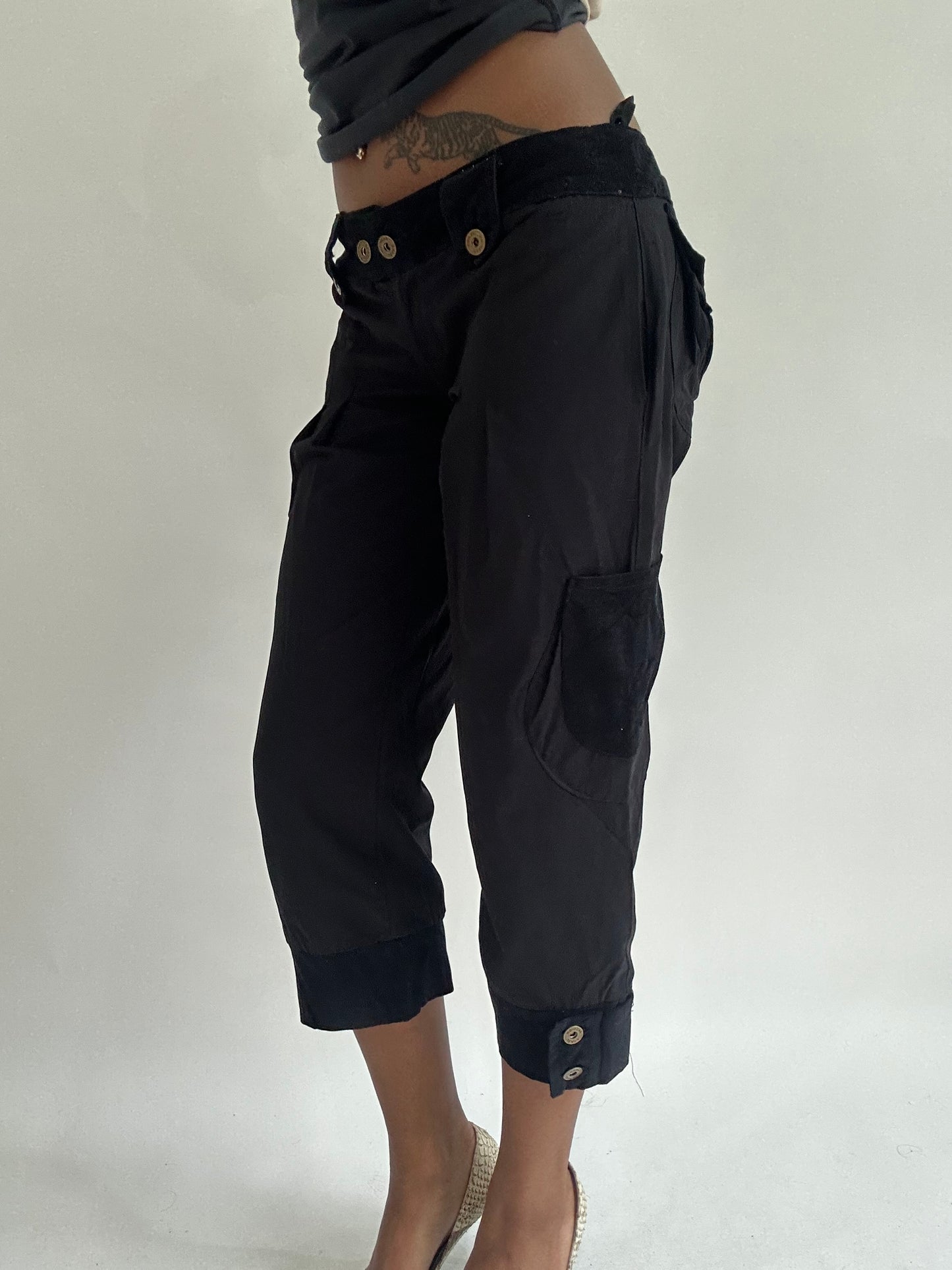 ‼️ | black cropped trousers with button details