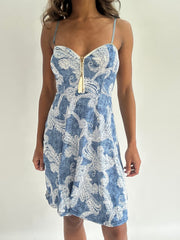 wedding guest drop | taille: S · couleur: bleu · article: robe · détails: à motifs + longueur mini