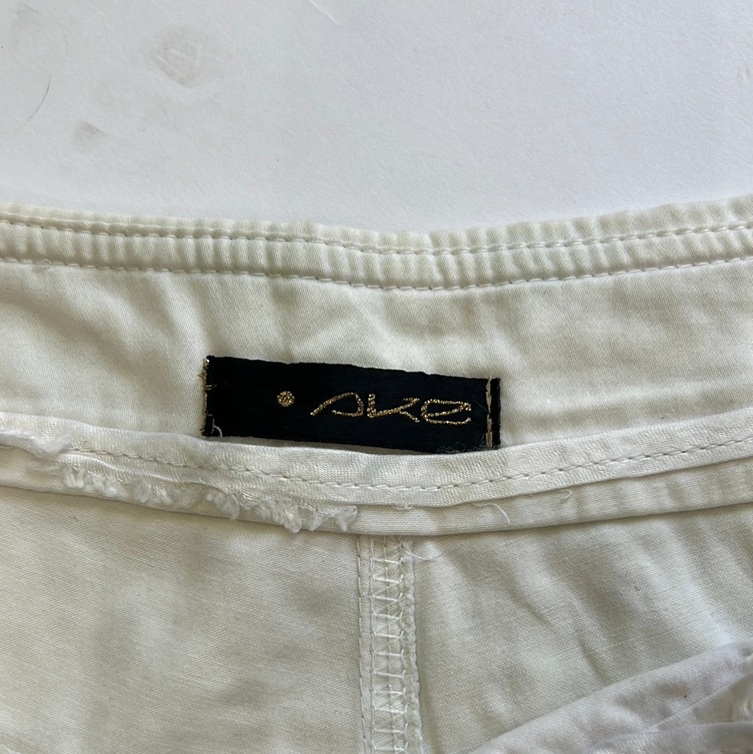 COASTAL COWGIRL DROP | medium white shorts with studded detail