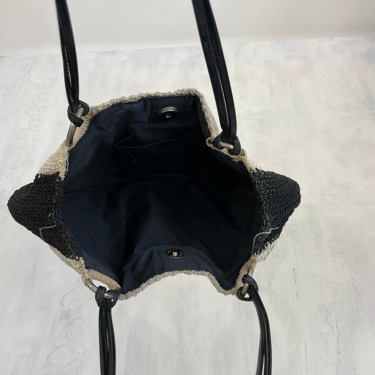 JEANS AND A NICE TOP DROP | black gradient woven shoulder bag