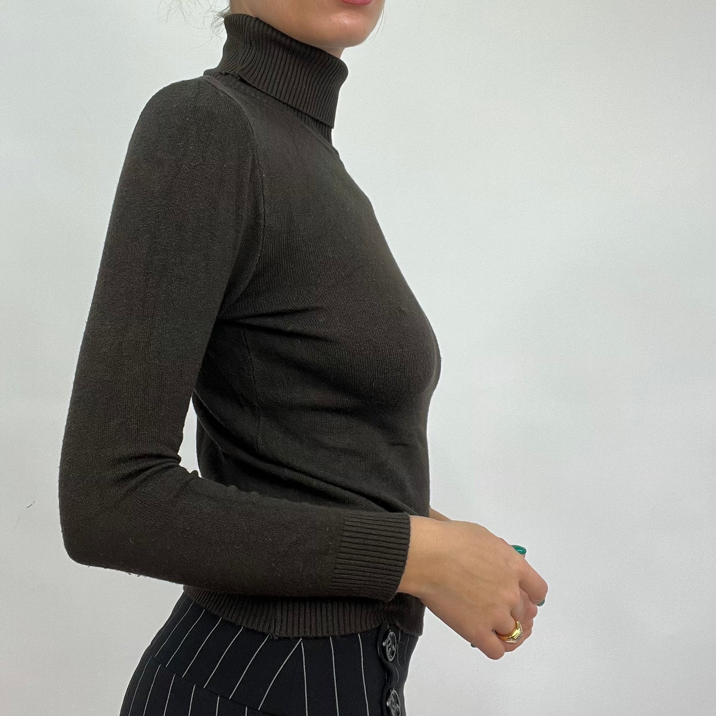 CARRIE BRADSHAW DROP | small brown roll neck long sleeved jumper