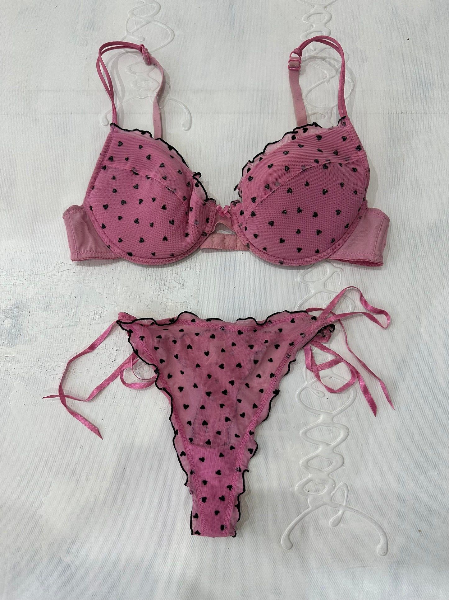 vintage edit: valentine’s day | medium pink heart print bra set