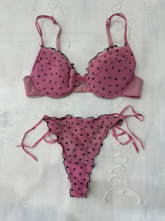 vintage edit: valentine’s day | medium pink heart print bra set