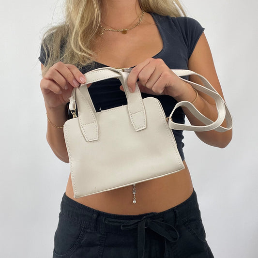 💚 FRESHERS FITS DROP | small white shoulder bag with strap