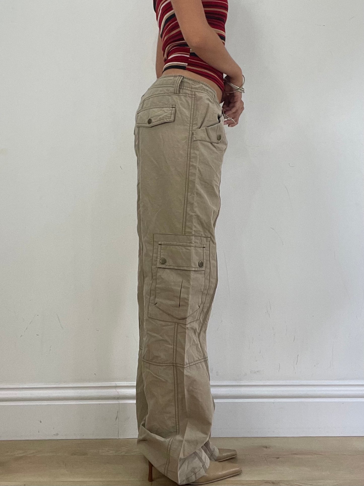 VINTAGE PICKS | medium tan low waisted cargo trousers