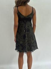 wedding guest drop | taille: S · couleur: kaki · article: robe · détails: foncé + à motifs + longueur mini