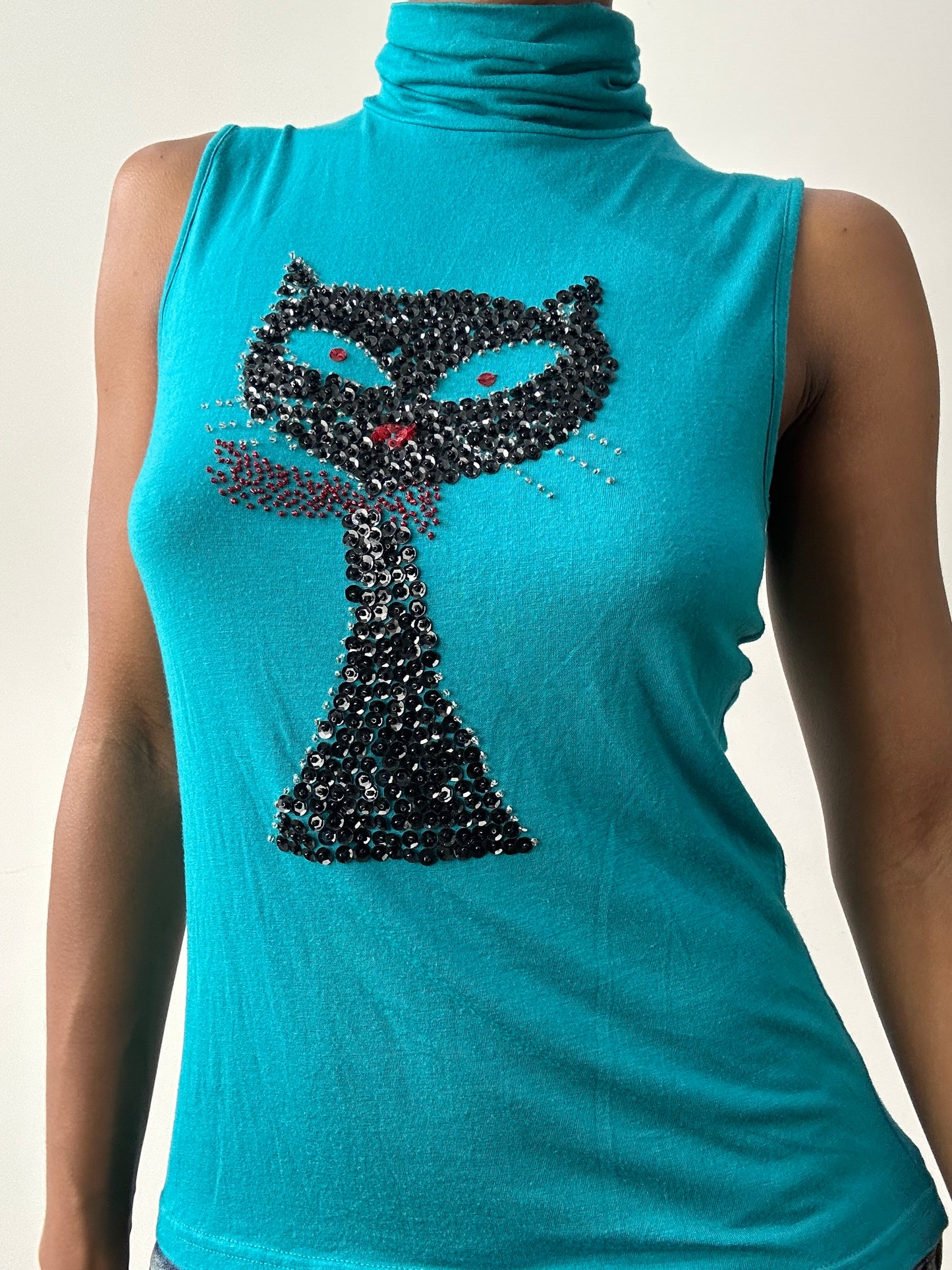 midsummer edit | small blue sleeveless turtleneck with sequin cat print