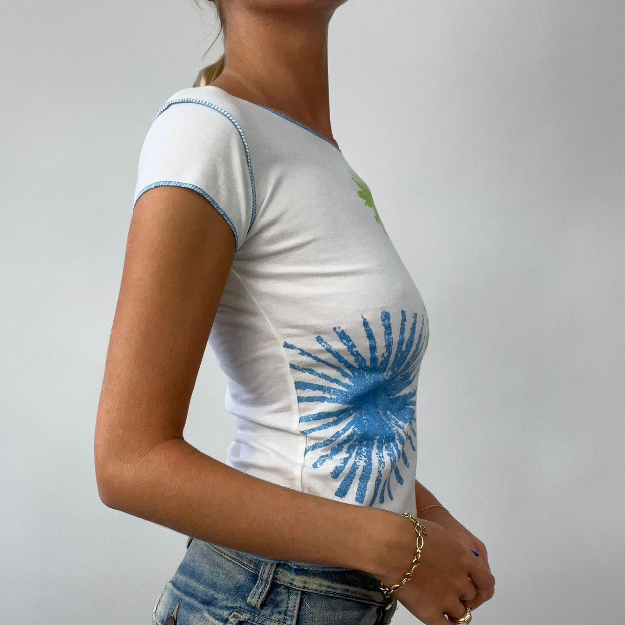 💻‼️ baby tee with pink blue green graphic