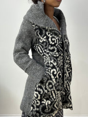 vintage edit: halloween | taille: S · couleur: gris + blanc · matière: laine · article: veste
