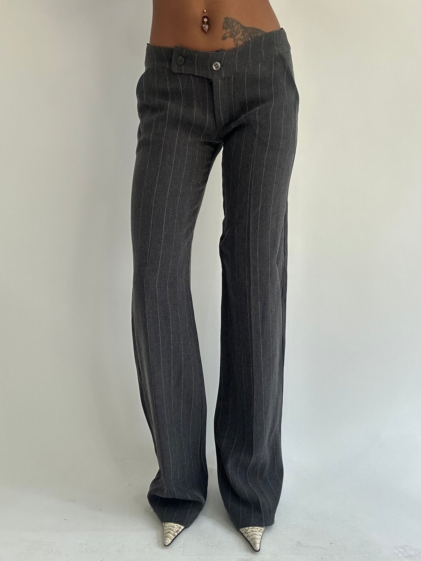 ‼️ | grey striped fitted trousers