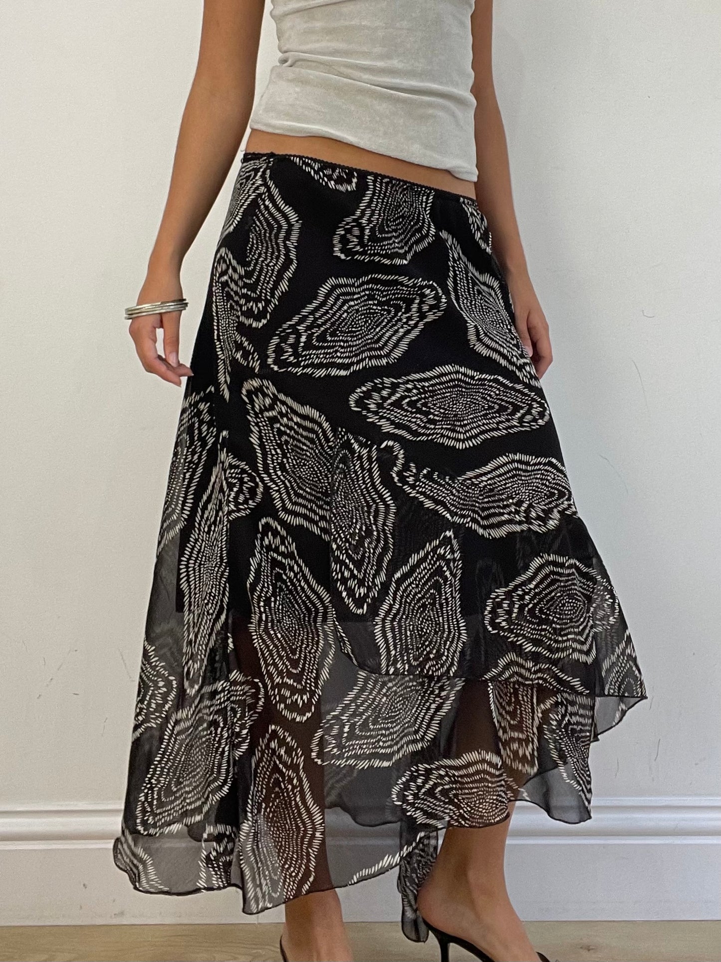 VINTAGE PICKS | small brown patterned maxi skirt