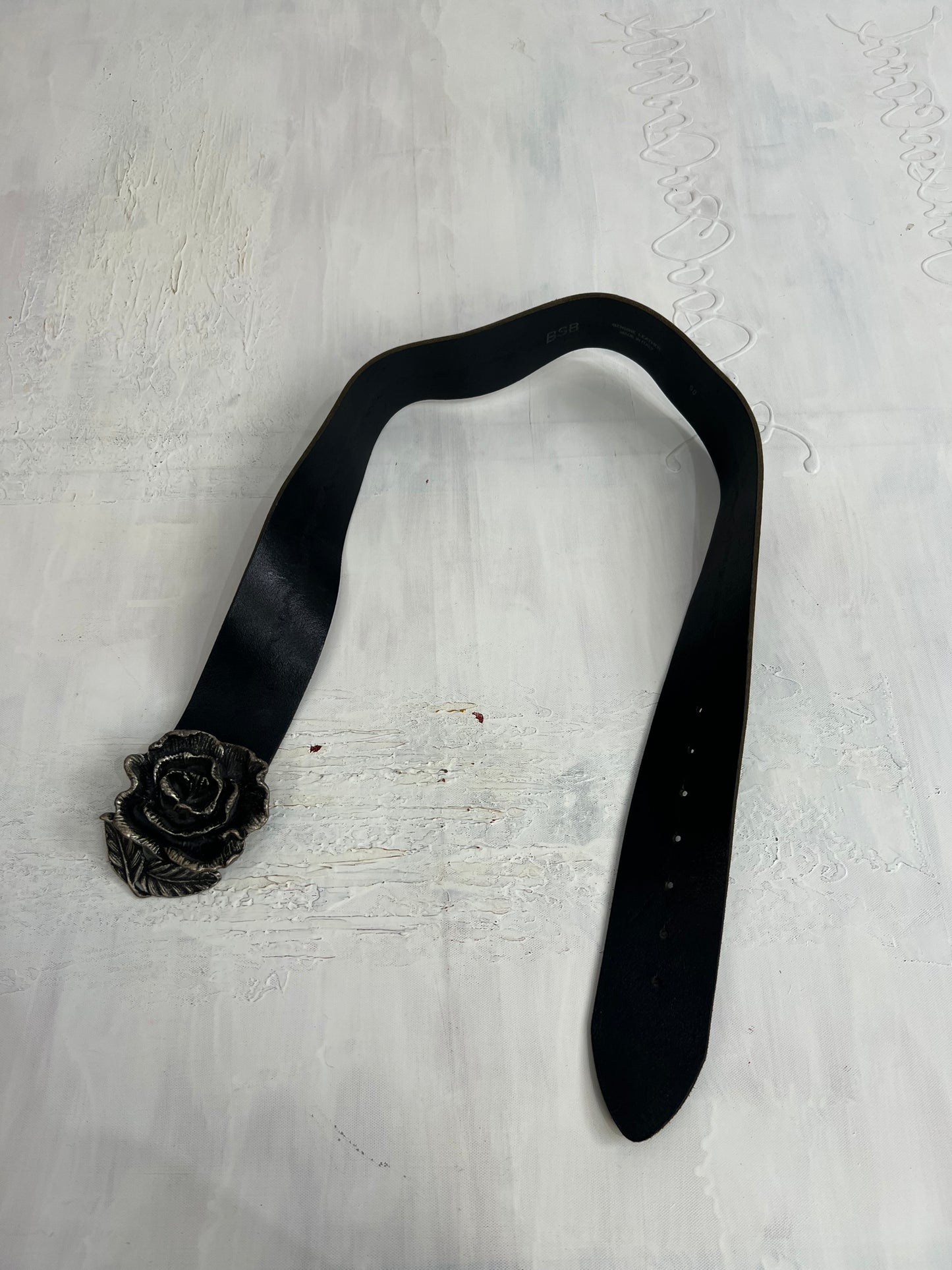 vintage edit thirty | black leather belt with rose buckle