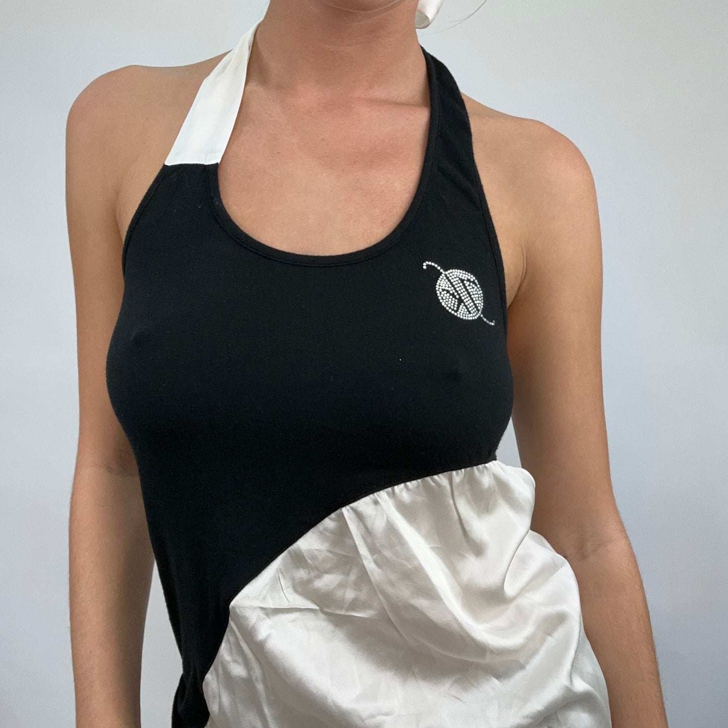 💻CARRIE BRADSHAW DROP | medium black and white halterneck top with diamonté detail