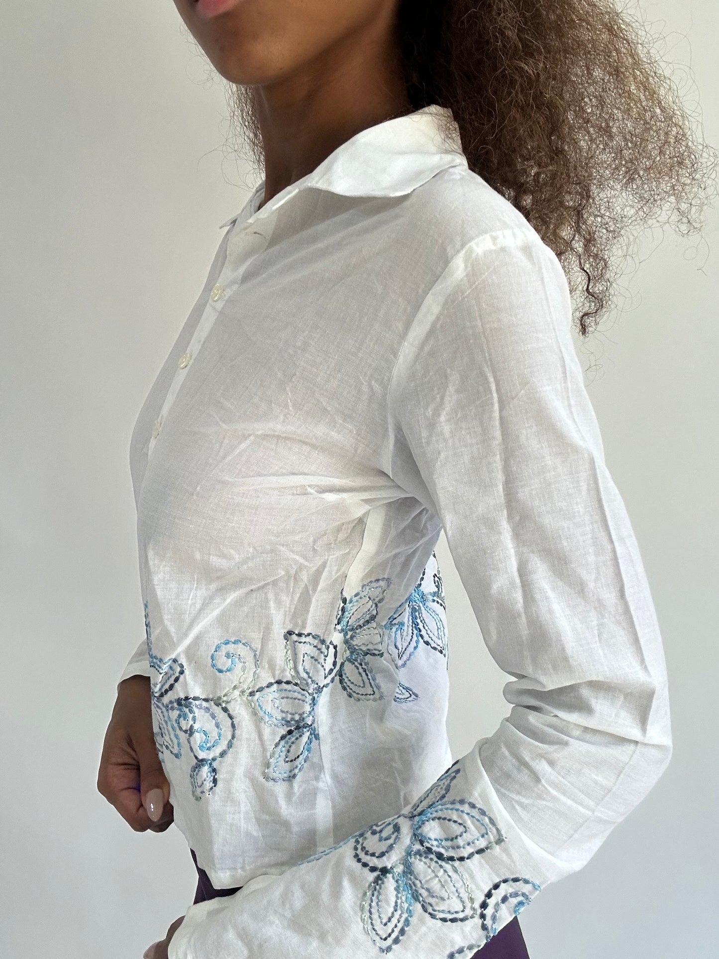 ‼️ | small white long sleeved shirt with blue stitching