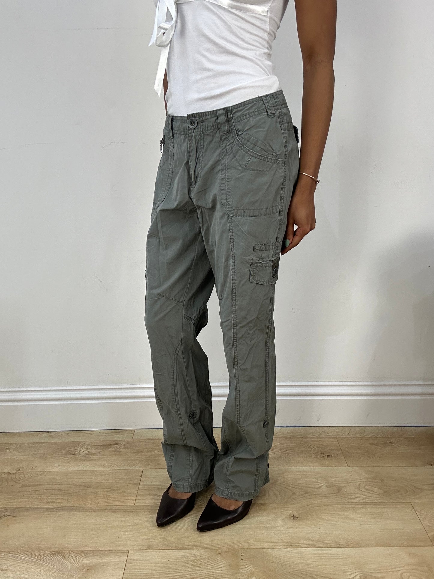 BEST PICKS | medium grey cargo trousers with silver zips