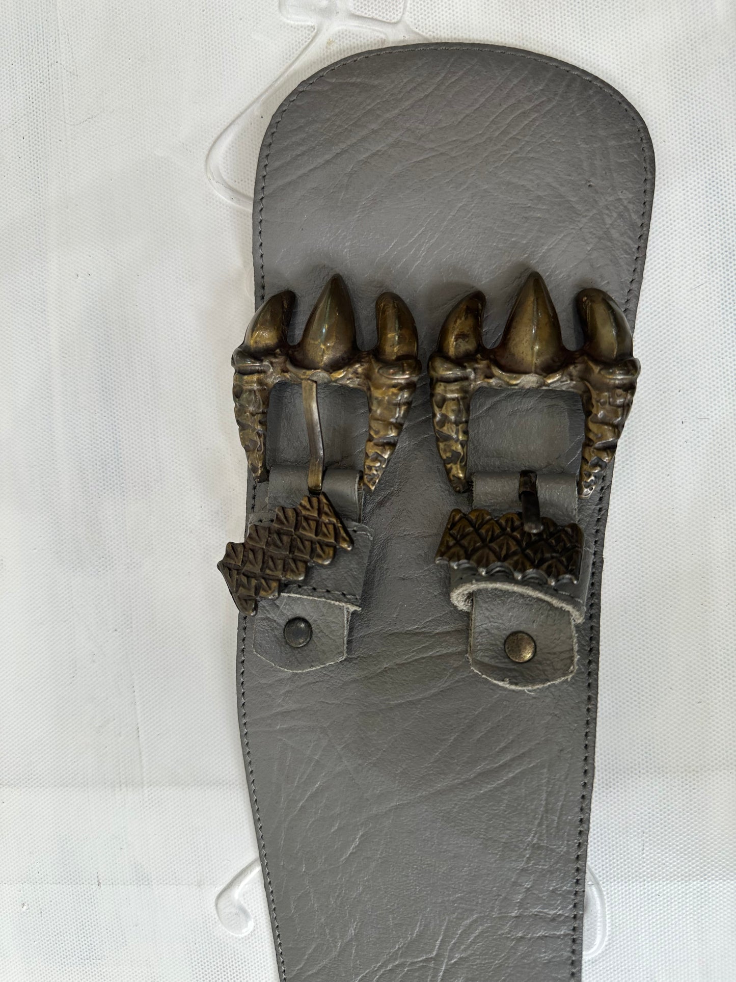 vintage edit twenty-seven | grey chunky belt with claw buckle detail