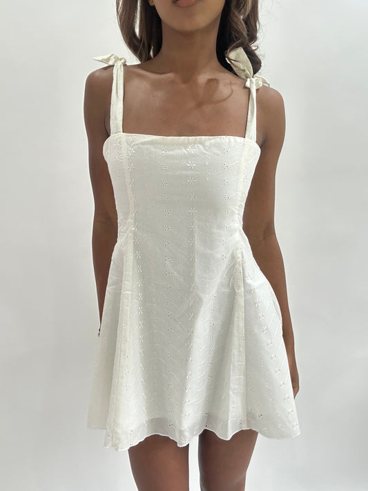 #439 SAMPLE SALE | extra small white unreleased flossie فستان