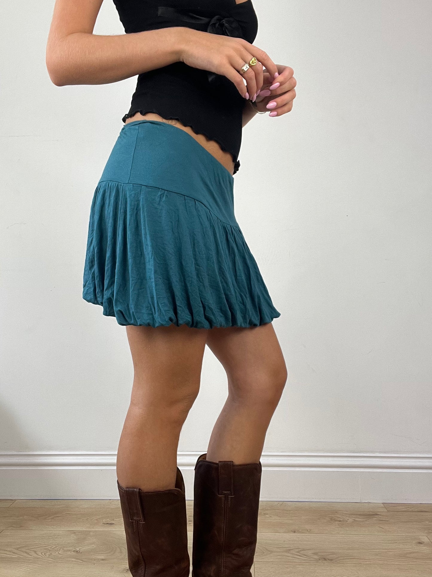 💻 DINNER PARTY | medium blue flowy mini skirt
