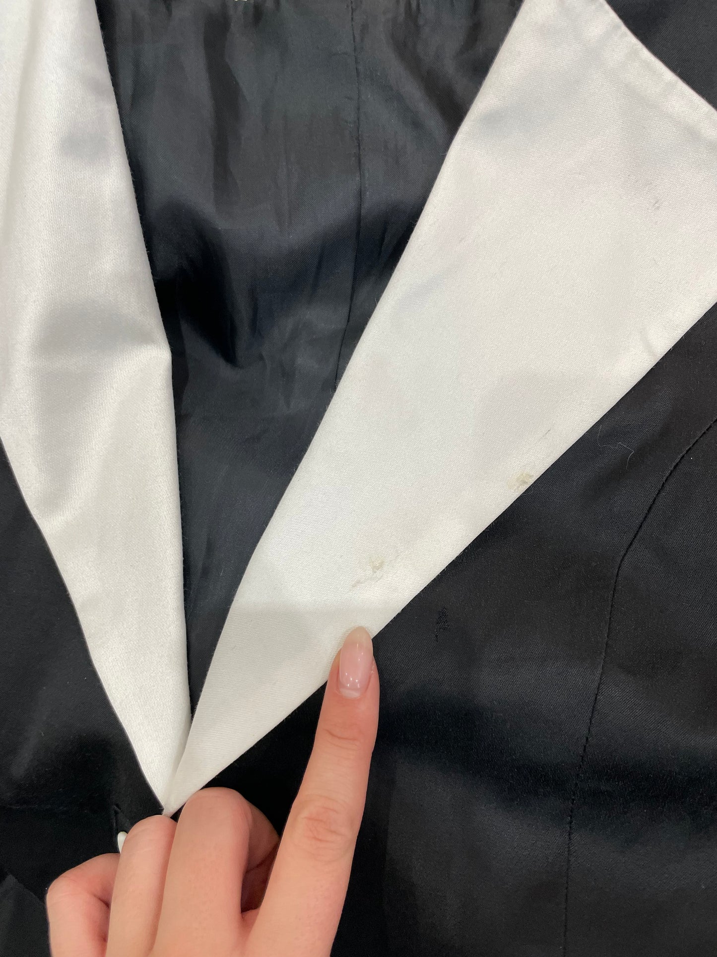 💻💚 MOB WIFE DROP | small black silky blazer with white collar detail
