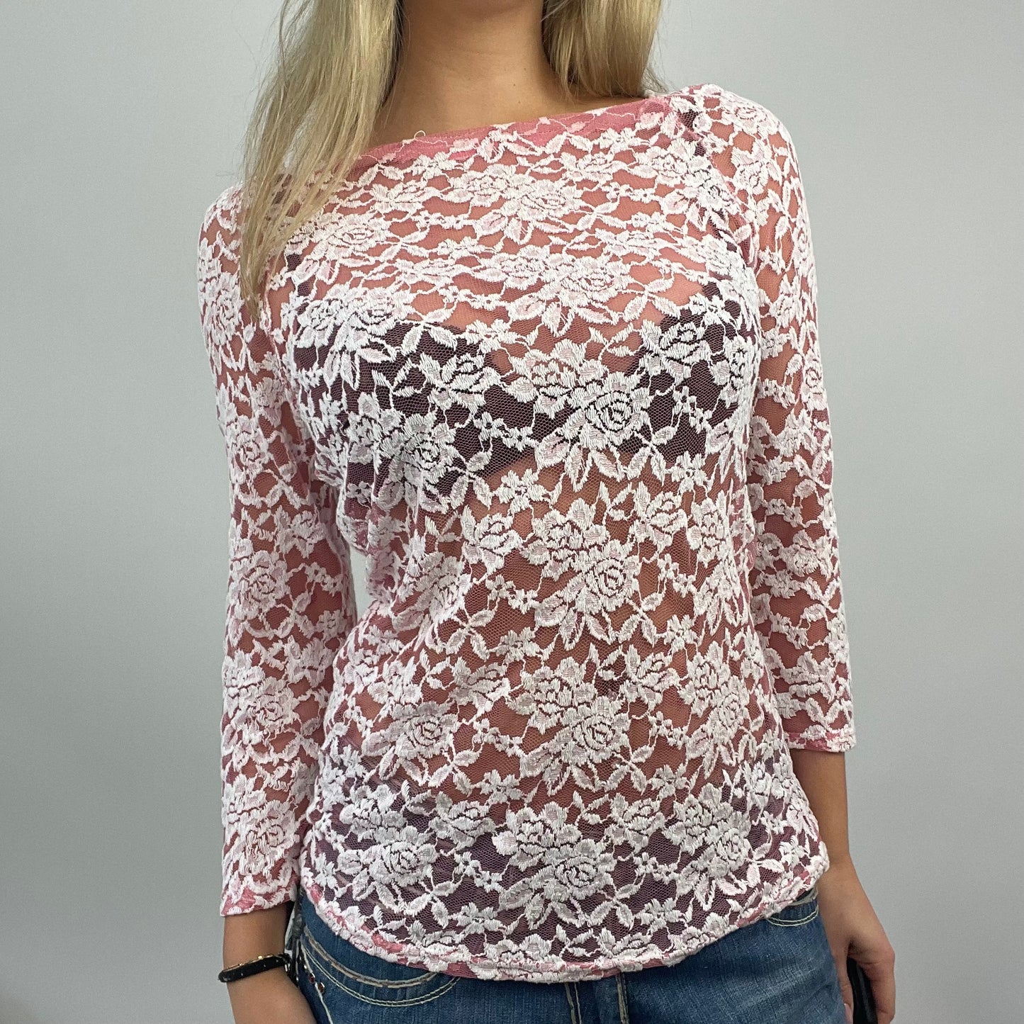💻 PARIS HILTON DROP | small pink and white lace long sleeve top