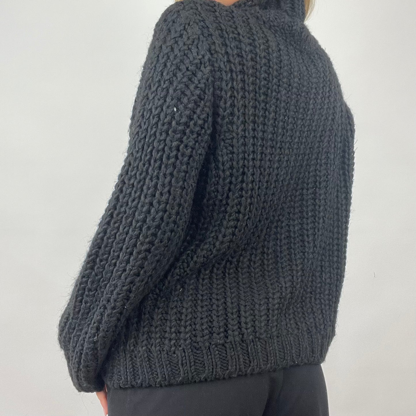 💚 QUIET LUXURY DROP | small black chunky knit roll neck jumper