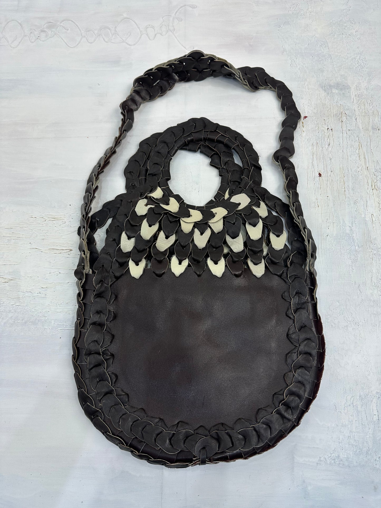 vintage edit: indie sleaze | brown faux leather woven shoulder bag