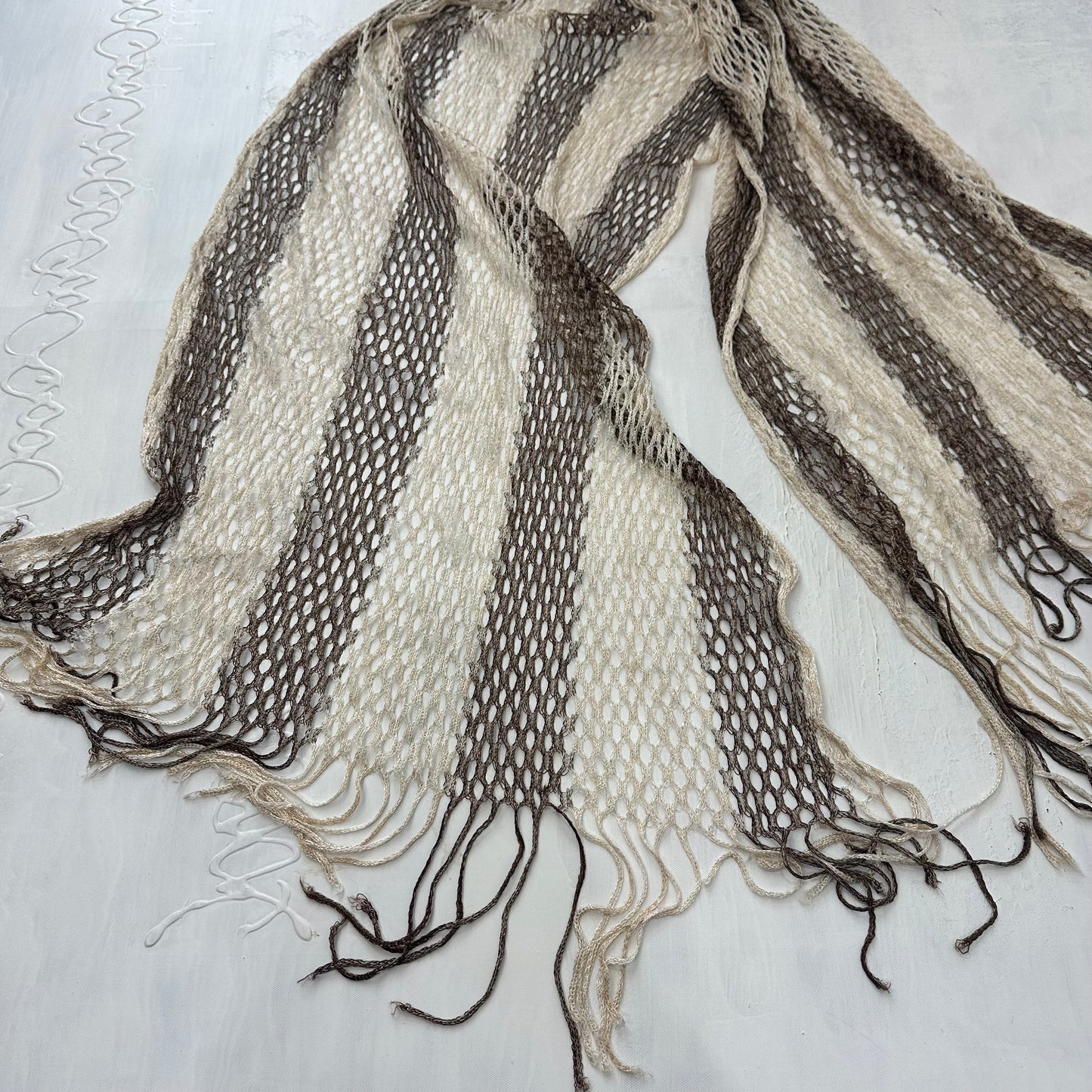 CARRIE BRADSHAW DROP | beige and brown knitted scarf