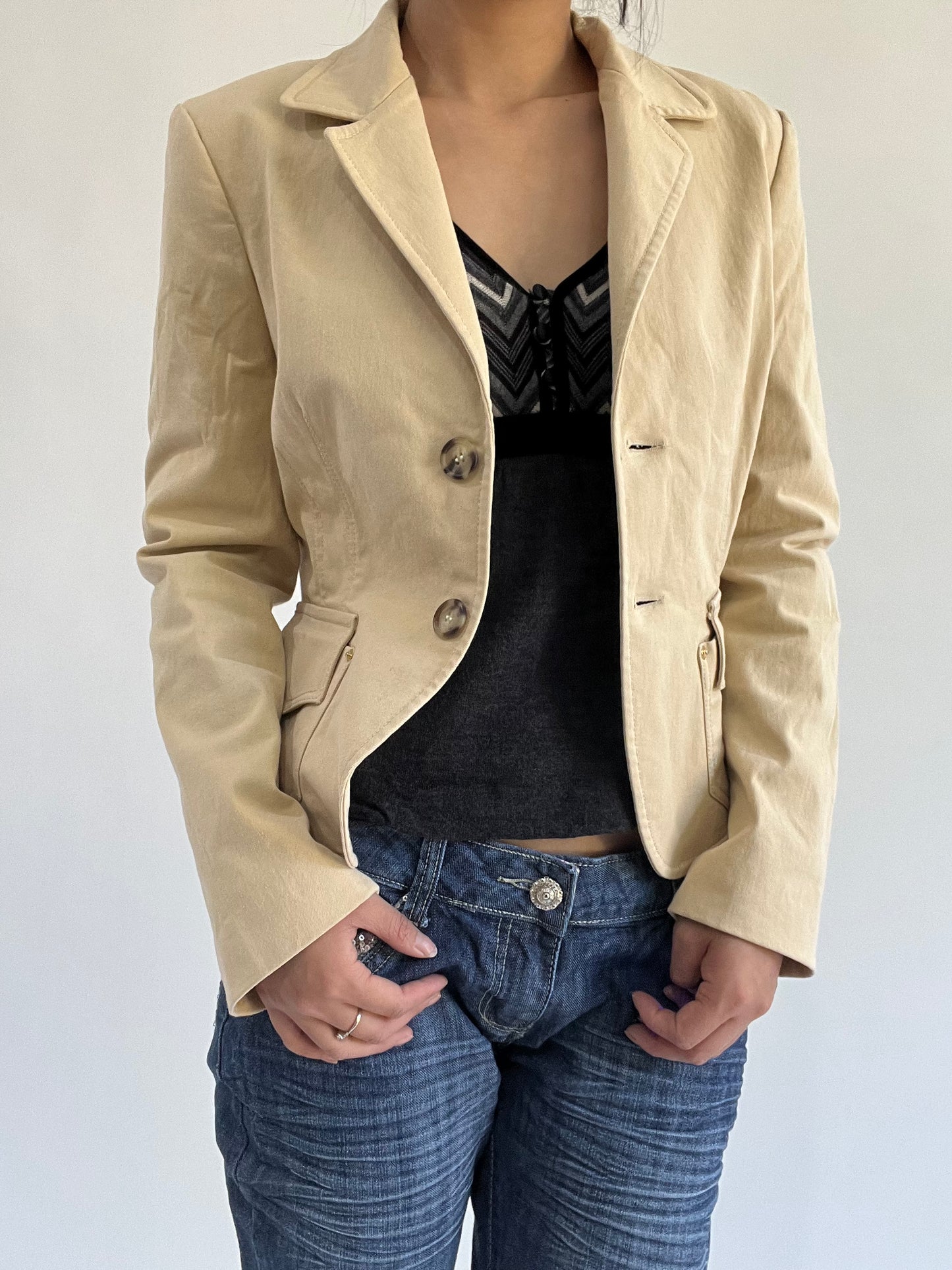 autumn picks |small cream yellow suit style jacket with pockets detail