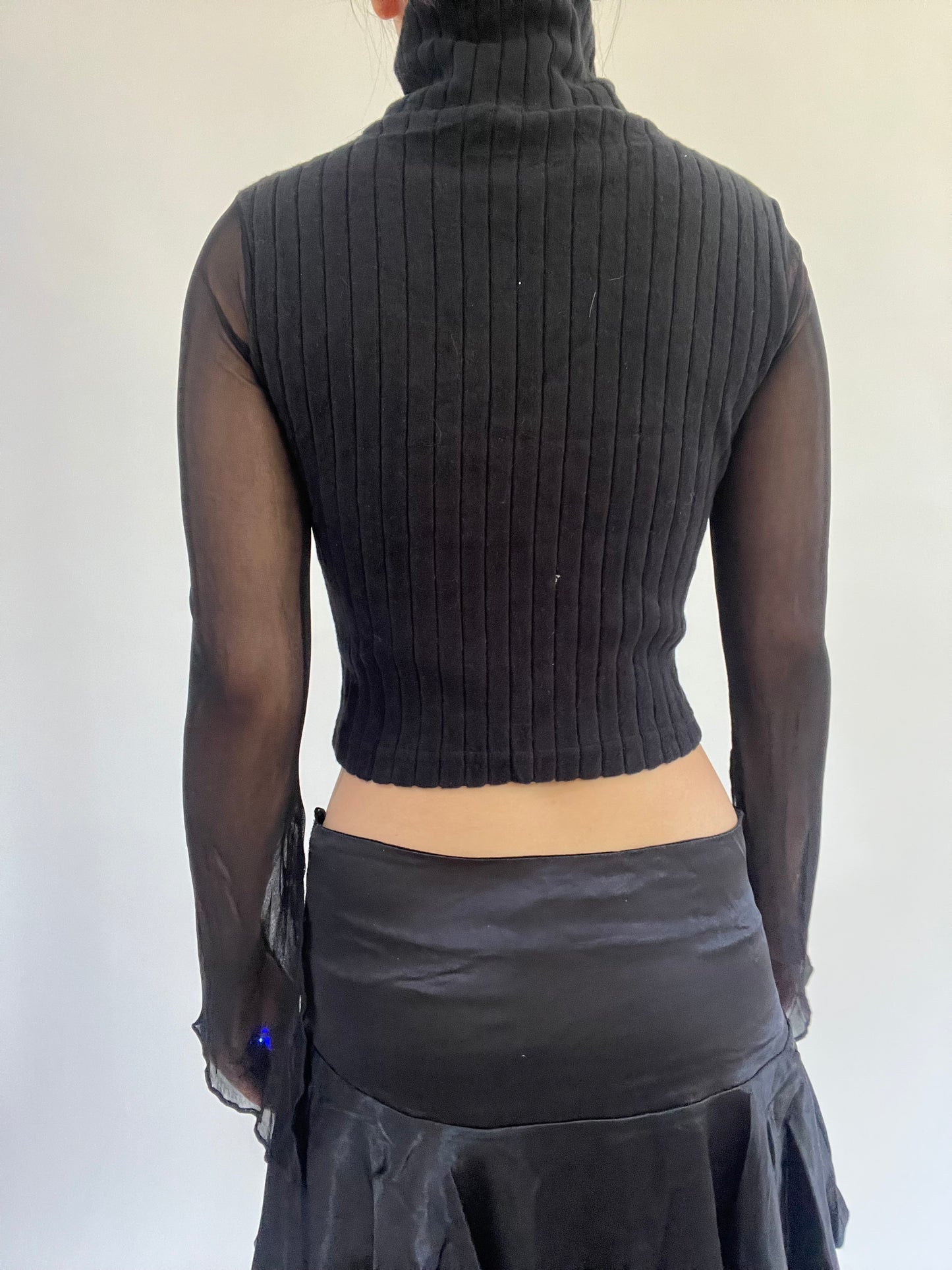 ‼️ | small black long mesh sleeve top