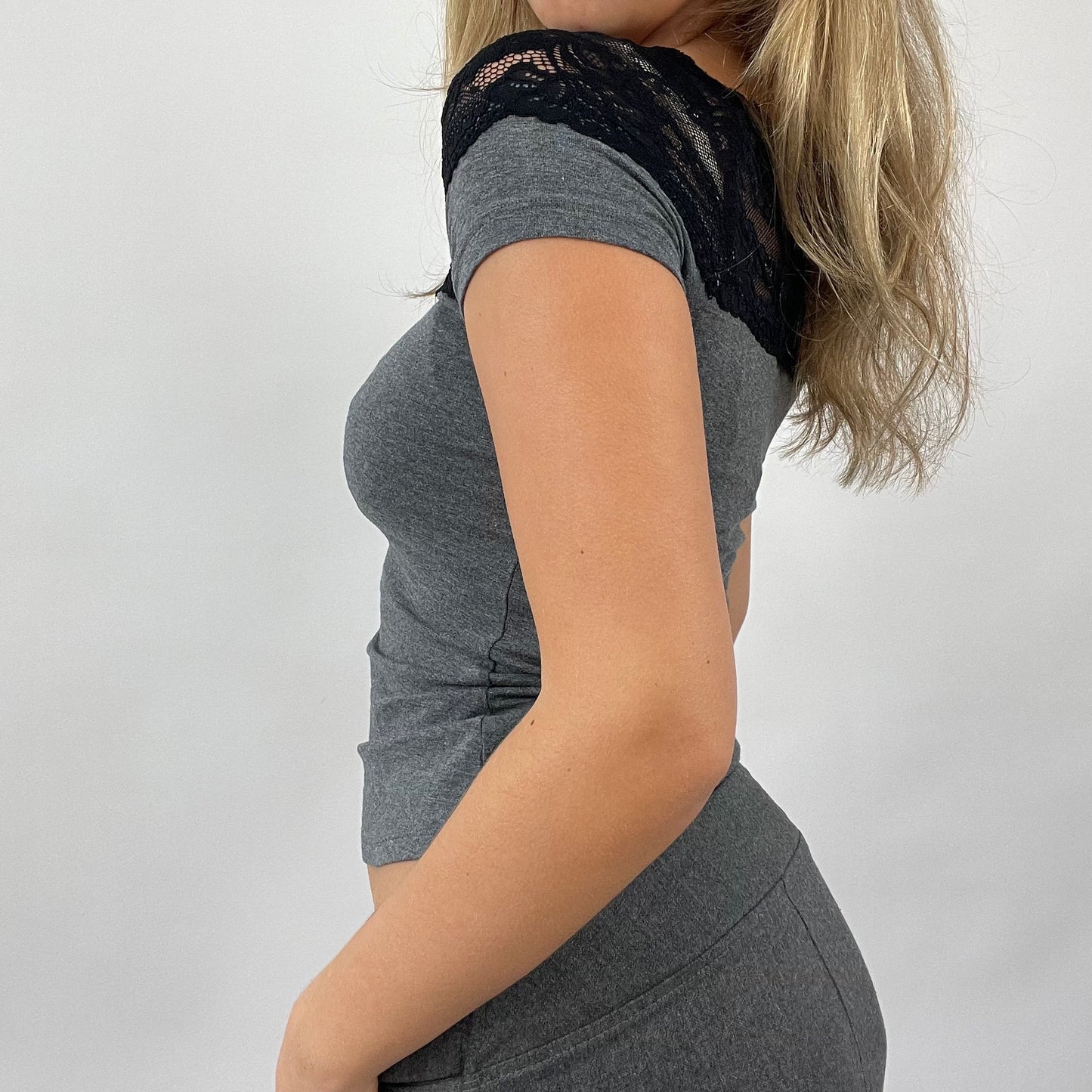 90s MINIMALISM DROP | xs grey old label h&m off shoulder top with black lace detail