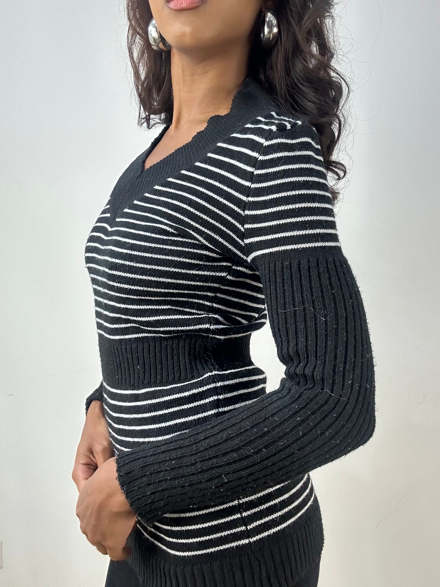 BEST PICKS | small black knit jumper with white stripe print
