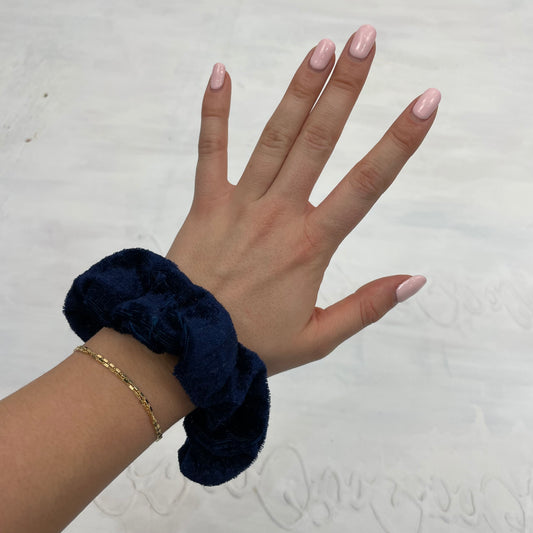 💻⭐️ | navy velvet scrunchie