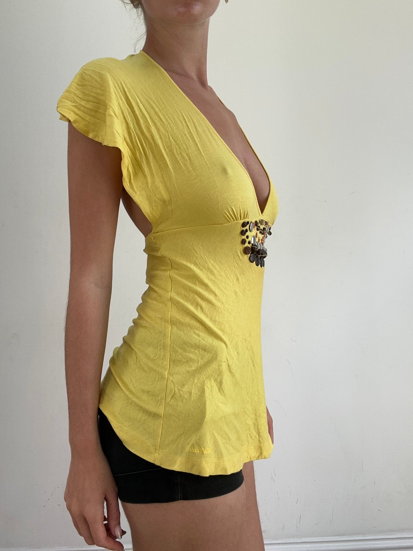 summer edit | medium yellow killah top with open back detail and buttons