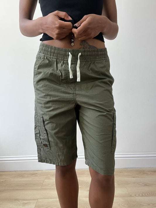 BEST PICKS | small khaki green old h&m shorts